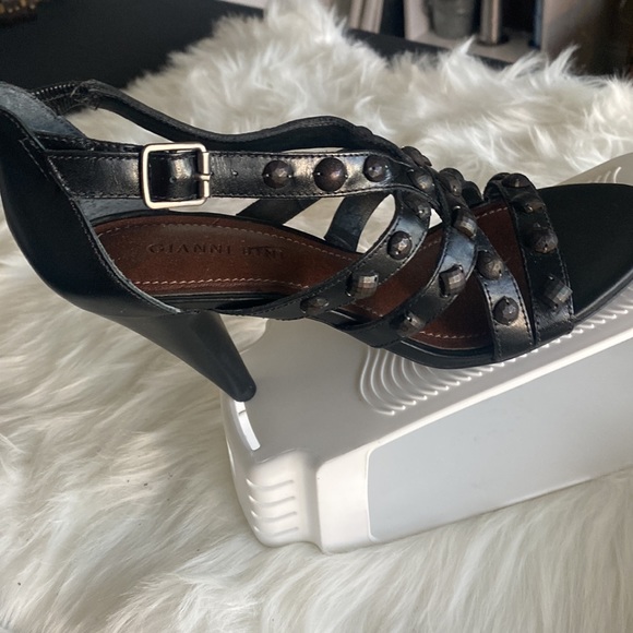 Gianni Bini Shoes - Women’s  black Gianni Bini heels.  Size 8m Leather upper, man made lining/sole